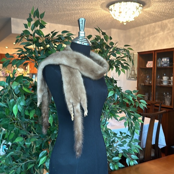 Beautiful Vintage Mink Fur Stole with feet and tails Luxurious fur scarf collar - Picture 1 of 12